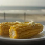 Milho cozido em uma tigela branca.