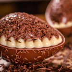 Ovo de Páscoa recheado com chocolate