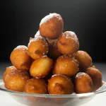 Bolinhos de chuva polvilhados com açúcar e canela