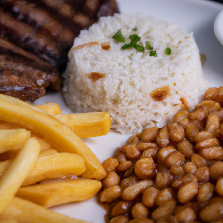 Prato com arroz, feijão, bife e batata frita